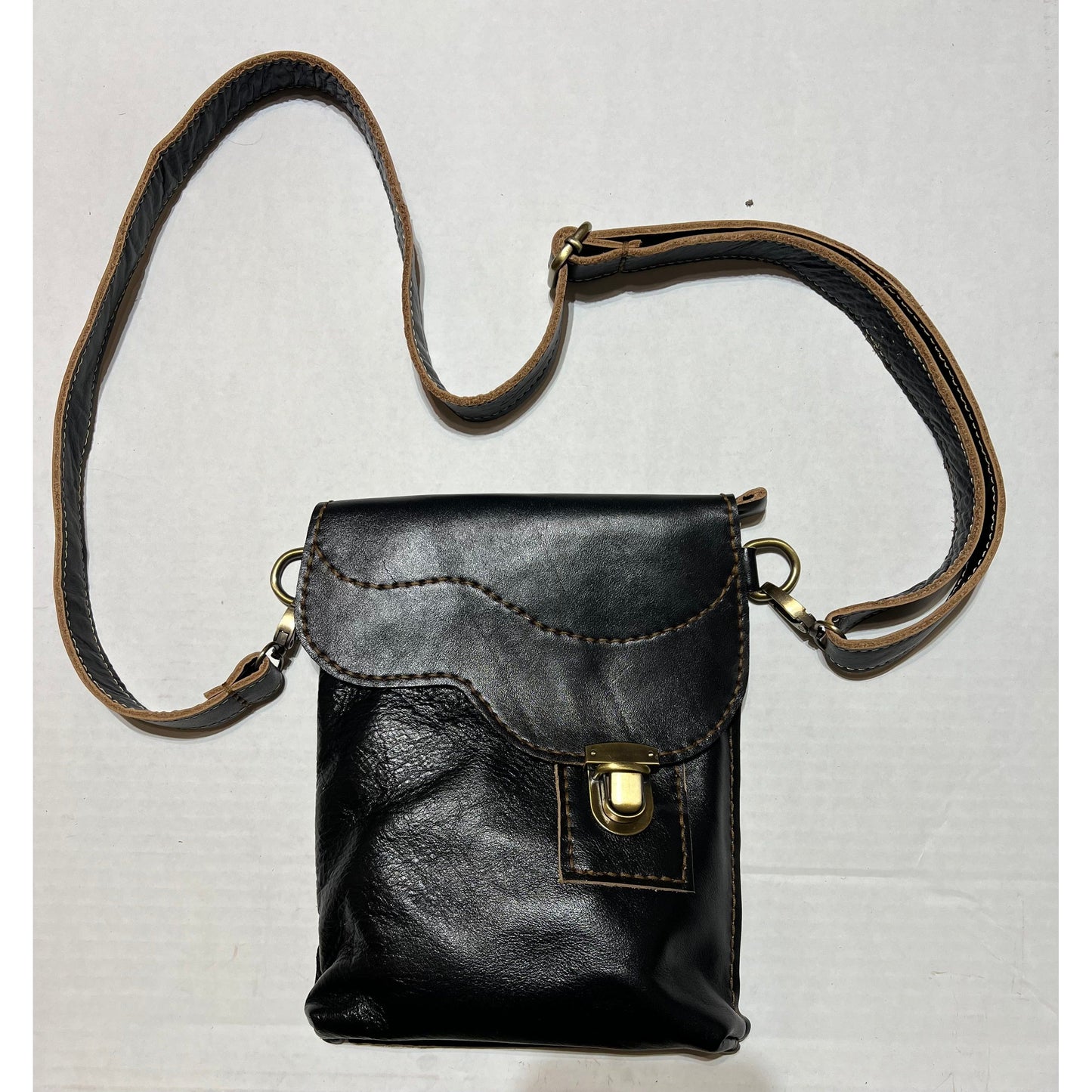 Benjamin's Leatherᵀᴹ "THE VINTAGE CROSSBODY"