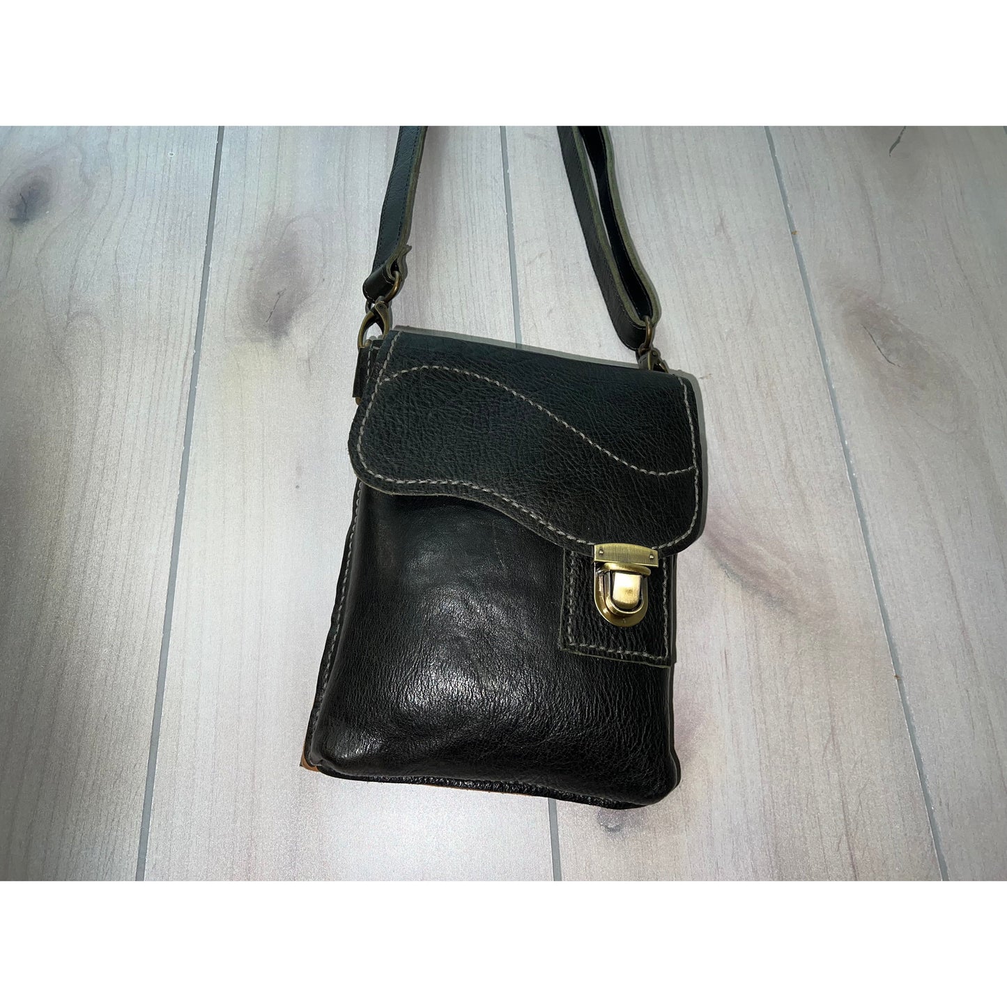 Benjamin's Leatherᵀᴹ "THE VINTAGE CROSSBODY"